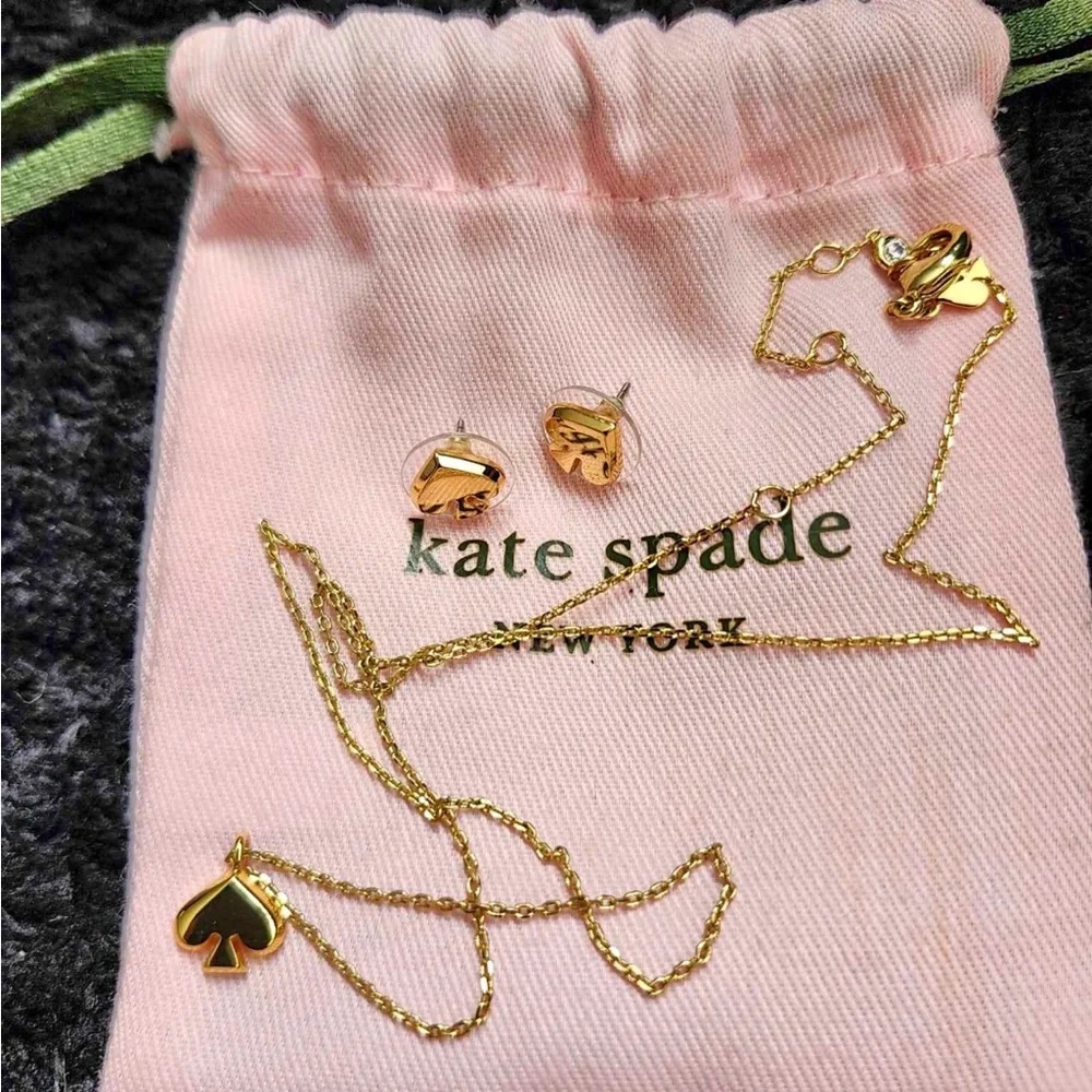 kate spade New York Gold Spade Pendant Necklace & Earrings Set - Pink Pouch - Picture 1 of 1